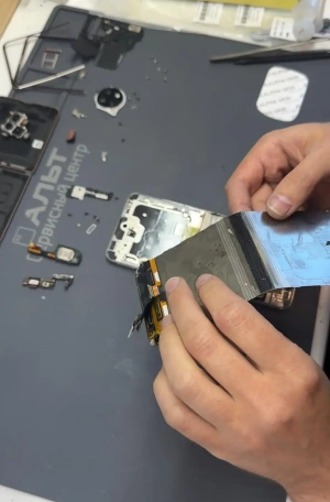 Фотография Ремонт Huawei P50 Pocket в Сургуте