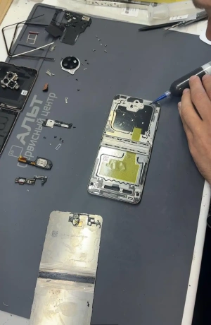Фотография Ремонт Huawei P50 Pocket в Сургуте