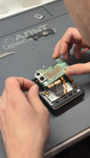 Фотография Ремонт Galaxy Z Flip 3 в Сургуте