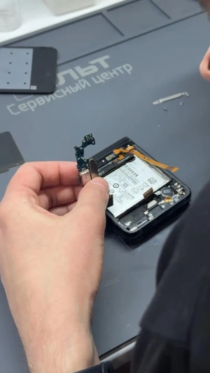 Фотография Ремонт Galaxy Z Flip 3 в Сургуте