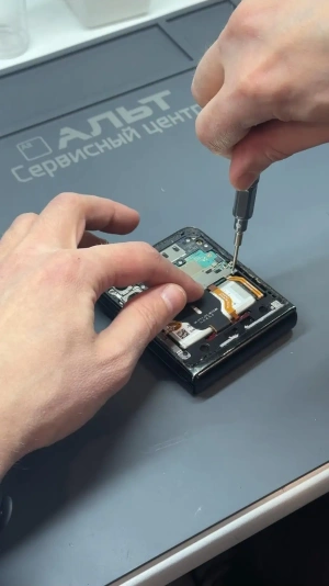 Фотография Ремонт Galaxy Z Flip 3 в Сургуте